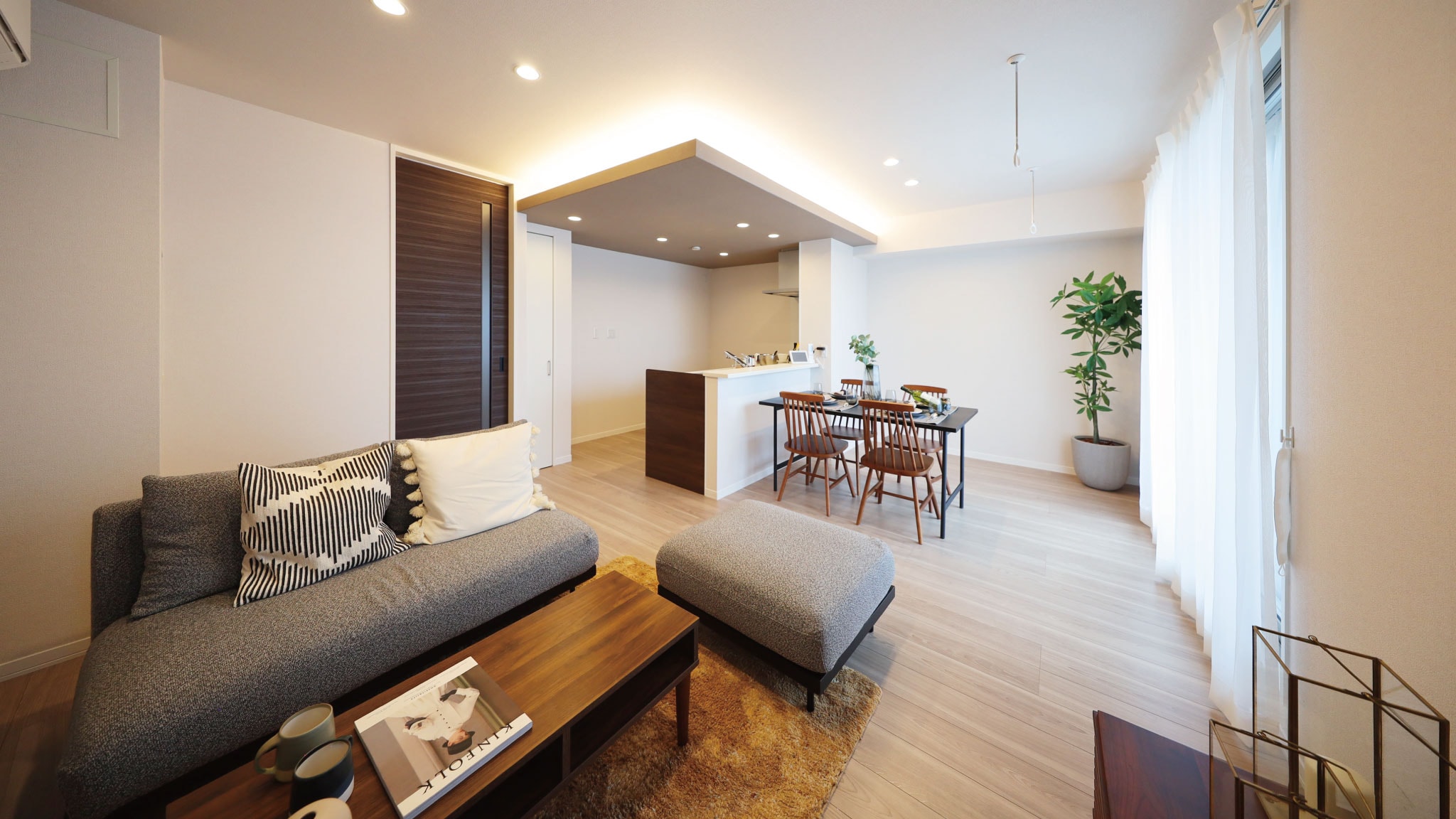 101号室 Lvong Dining Kitchen モデルルーム