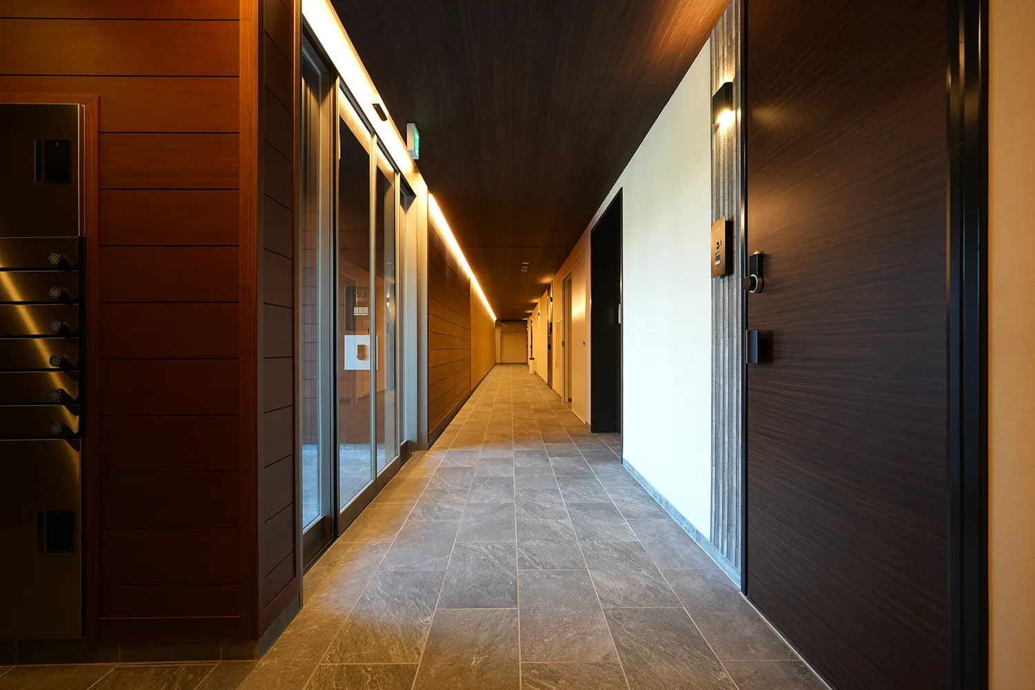 エントランスホール・内廊下