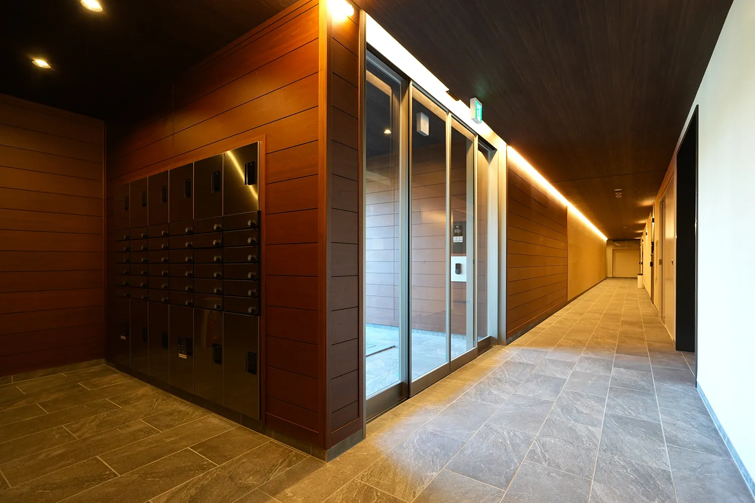 エントランスホール・内廊下