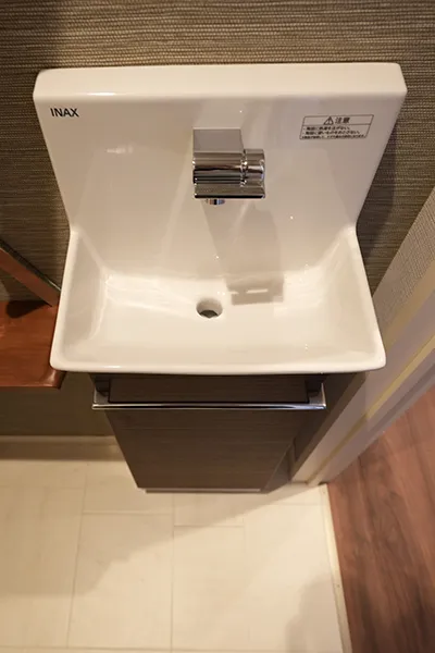 トイレ手洗いカウンター